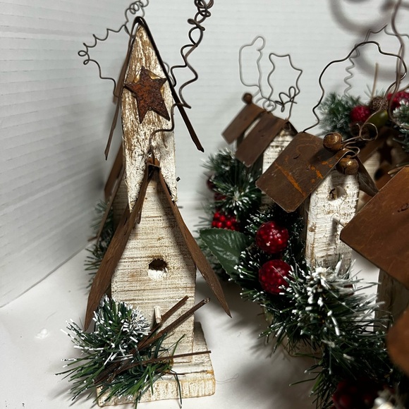 Primitive Birdhouse Christmas Decor - Picture 2 of 8